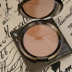 Becca Sunlit Bronzer
